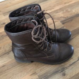 Women’s brown boots